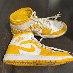 Nike Air Jordan White and Yellow High-Tops